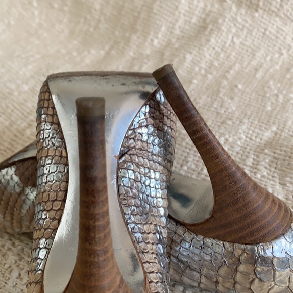 Gorgeous Marciano Snakesin Peeptoe High Heel Leather Pumps 6.5 US - Picture 10 of 11